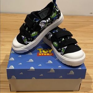 Disney PIXAR Toy Story Boy shoes
Size: 6 1/2M